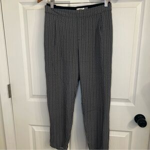 Old Navy Women's Black and White Zigzag Pants